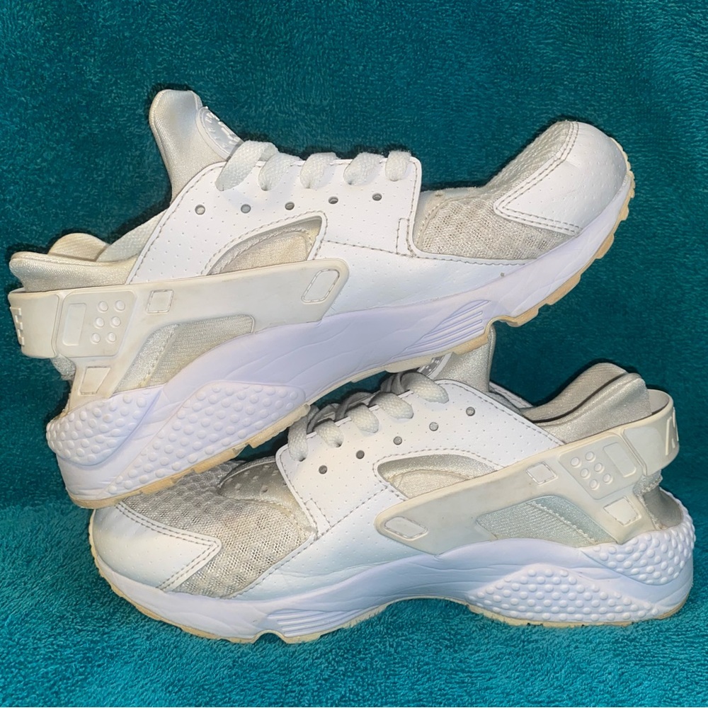Air Hairache’s size 8